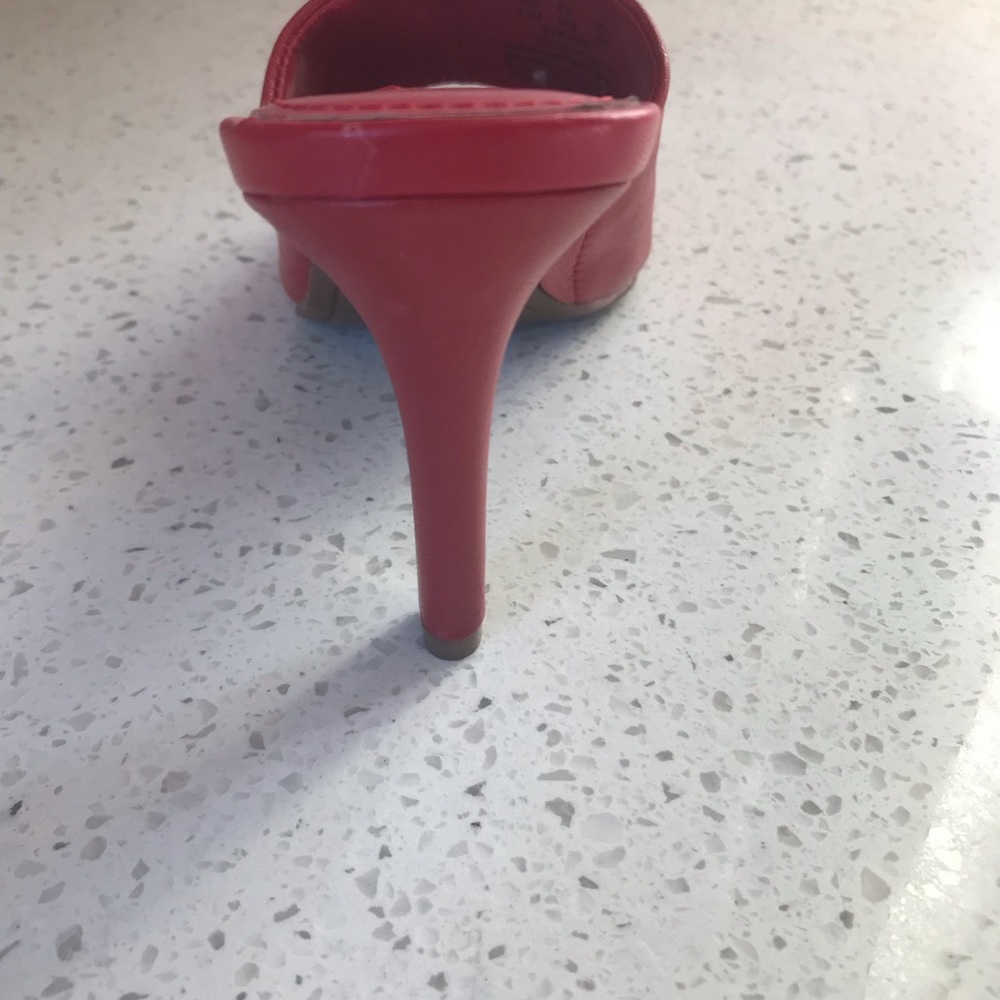 Brand new DKNY sandals, red color, size 6 in box. - Picture 2 of 6